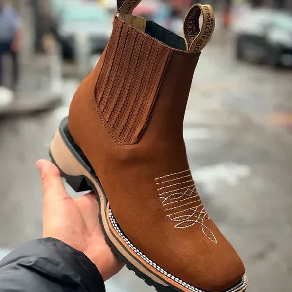 Kit Botina Brave Texana de Couro Robusto e Sofisticado + Brindes: Chapéu, Cinto e Carteira