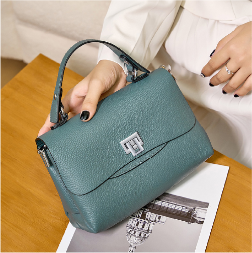 Bolsa Feminina Compacta em Couro Legítimo - Melbourn