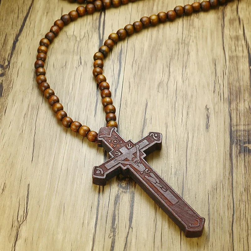 Colar Cruz Jesus Crucificado de Madeira