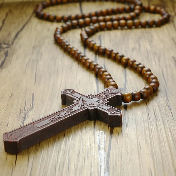 Colar Cruz Jesus Crucificado de Madeira