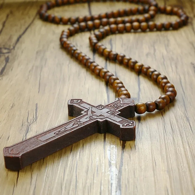 Colar Cruz Jesus Crucificado de Madeira