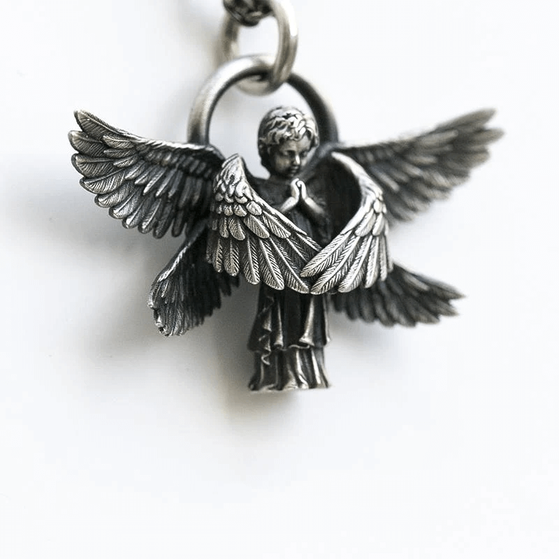 Colar com Pingente de Anjo Serafim