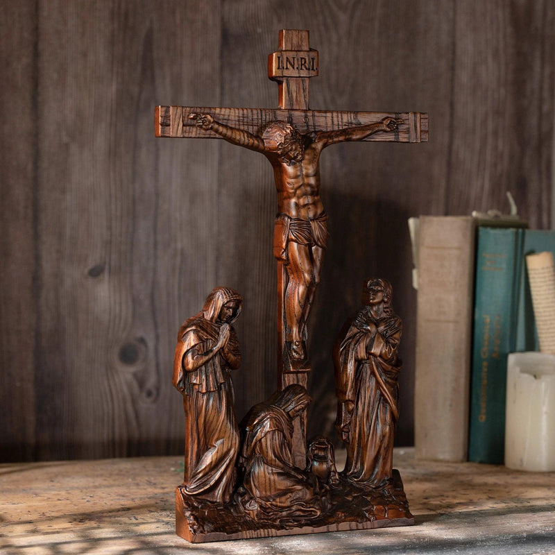 Cruxificação de Jesus Cristo em Madeira Esculpida