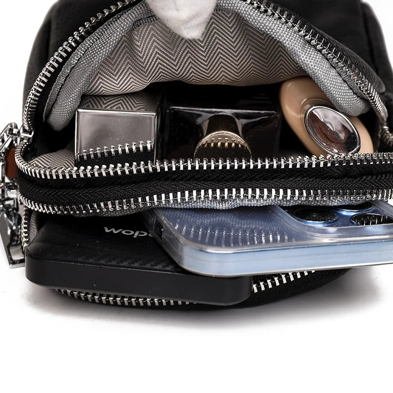 Bolsa Compacta Feminina em Couro Legítimo - Serena