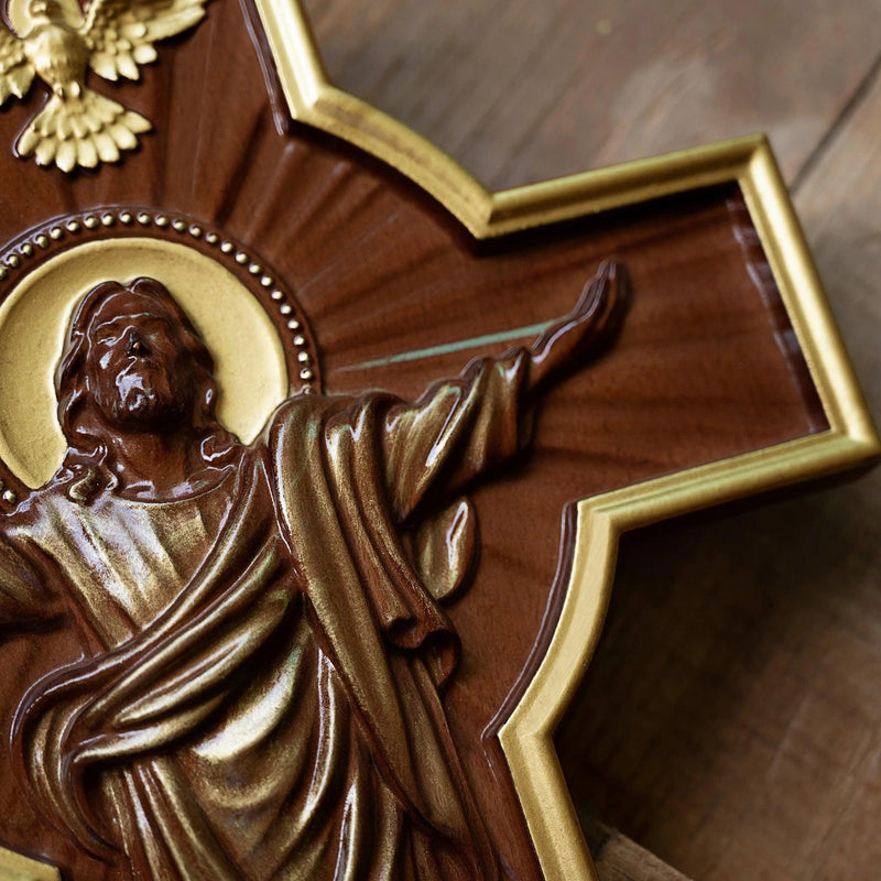 Cruz de Escultura em Madeira da Ascensão de Jesus