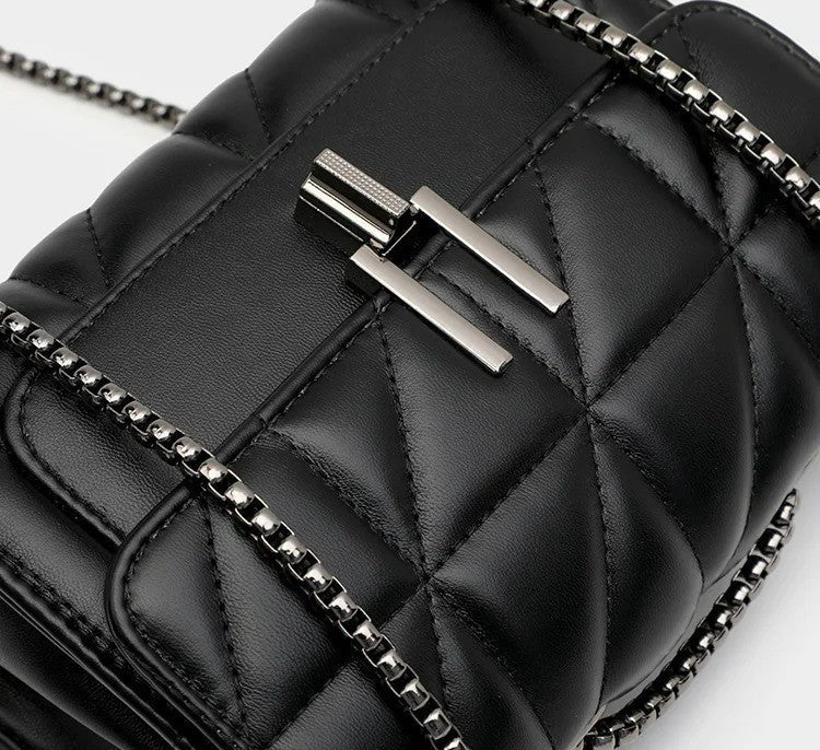 Bolsa Virginia de Couro Legítimo com Alça de Corrente